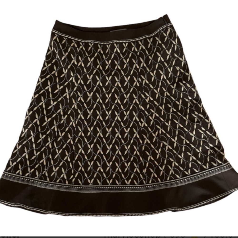 ANN TAYLOR  size 10 embroidered skirt